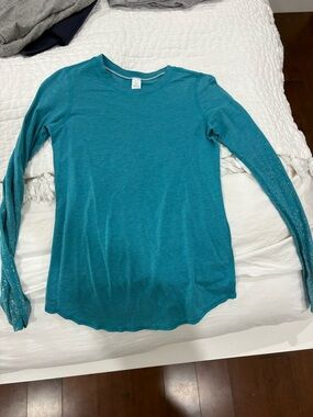 Ivivva Teal Long Sleeve Crewneck Top